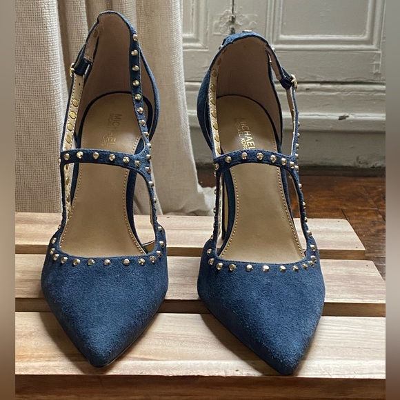 Beautiful NWOT Micheal Kors Navy Blue Suede Heels - Size 7 - Picture 4 of 14